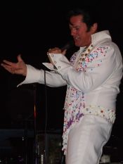Brian_Andrews_as_Elvis